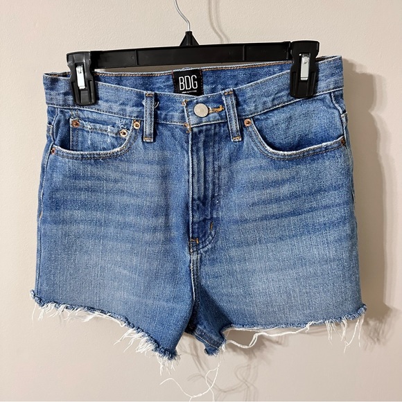 Urban Outfitters BDG Dark denim Girlfriend high rise shorts size 26 - Picture 1 of 7